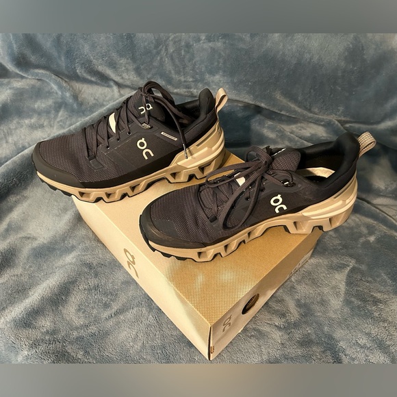 On Cloudwander Waterproof Running/All Terrain Shoe - Picture 4 of 7